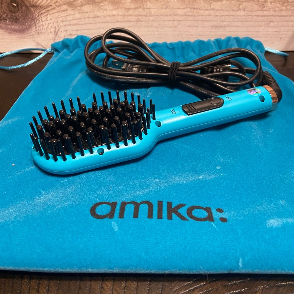 **2 for $25** Amika Travel Straightening Brush